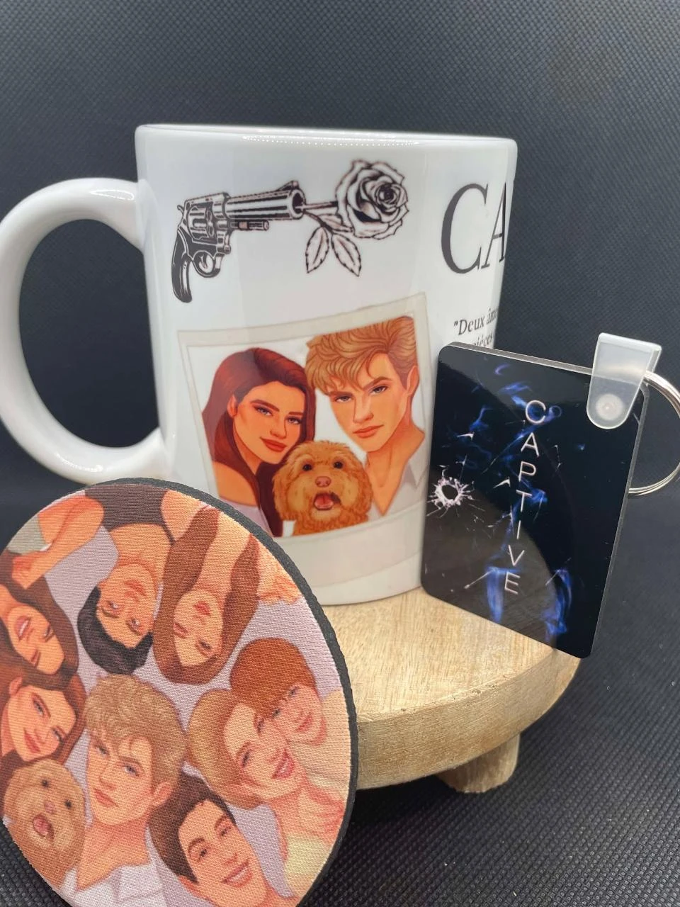 🎁 Coffret Mug – Mug + Porte-clés + Dessous de Tasse – Captive 🖤📖